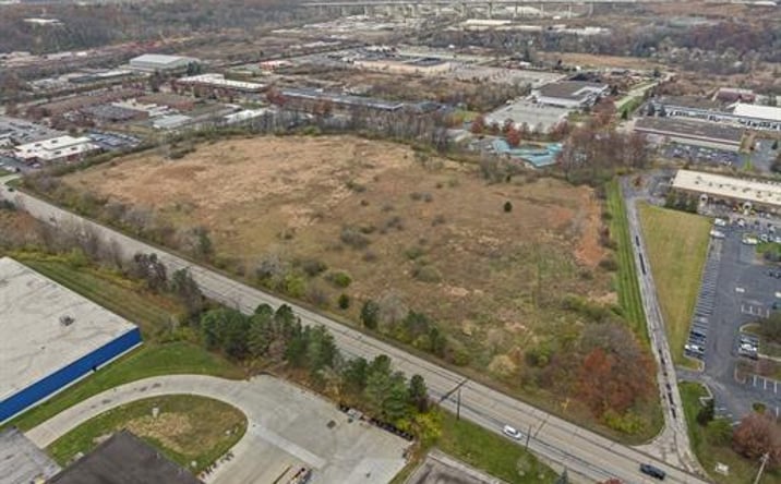 Pictures of Land property located at Rockside Rd, Valley View, OH 44125 for sales - image #1