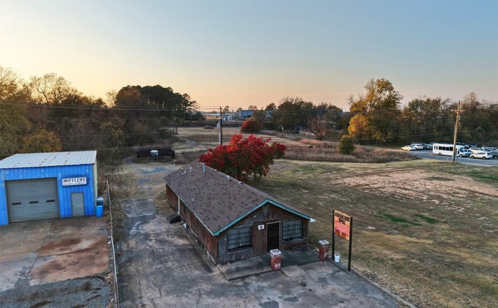 Pictures of Retail property located at 1917 N York, Muskogee, OK 74403 for sales - image #1