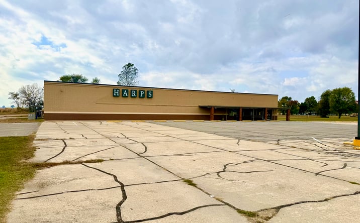 Pictures of Industrial, Mixed Use, Retail property located at 881 S Walnut St, Bernie, MO 63822 for sales - image #1