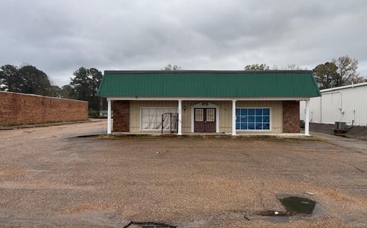 Pictures of Retail property located at 2006 Hwy 45 N, Columbus, MS 39705 for sales - image #1