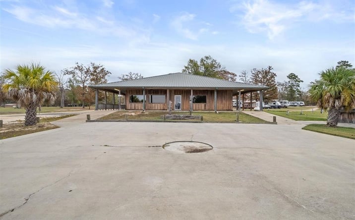 Pictures of Business for Sale, Mixed Use, Office, Land, Retail property located at 1567 Caribbean DR, Florien, LA 71439-0061 for sales - image #1