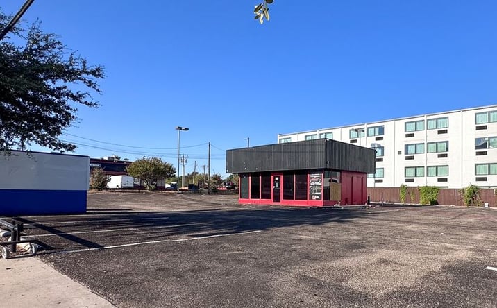 Pictures of Retail property located at 908 N Collins St, Arlington, TX 76011 for sales - image #1