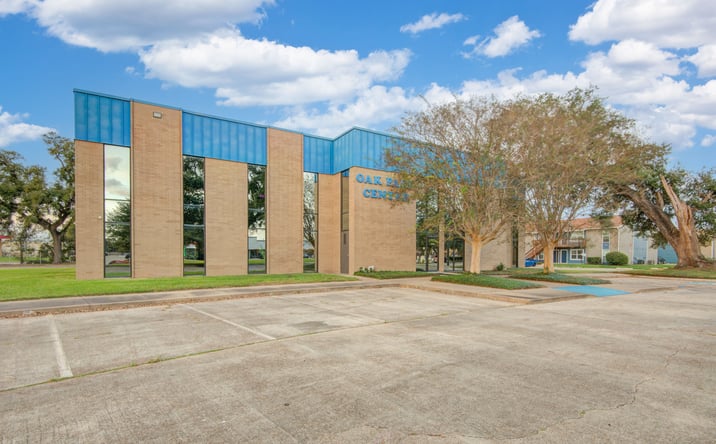 Pictures of Office property located at 102 Oak Park Dr, Clute, TX 77531 for sales - image #1