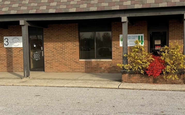 Pictures of Office property located at 105 5th St SE, Barberton, OH 44203 for sales - image #1