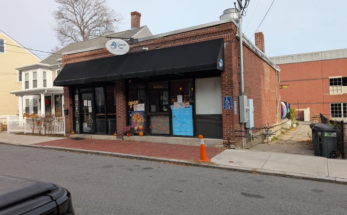 Pictures of Retail property located at 92 Pleasant St, Newburyport, MA 01950 for sales - image #1