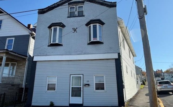 Pictures of Multifamily property located at 725 Farren St, Portage, PA 15946 for sales - image #1