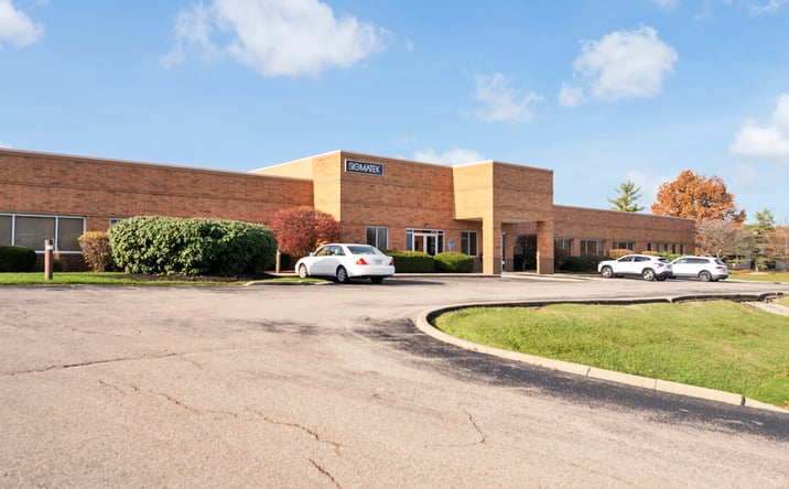 Pictures of Office property located at 1445 Kemper Meadow Dr, Cincinnati, OH 45240 for sales - image #1