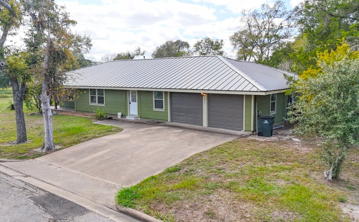 Pictures of Land property located at 911 Depot St, El Campo, TX 77437 for sales - image #1