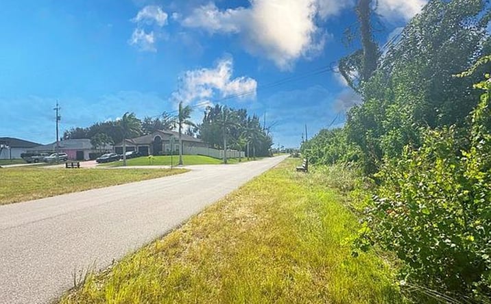 Pictures of Land property located at 10 SW 24th Ave #27, Cape Coral, FL 33991 for sales - image #1