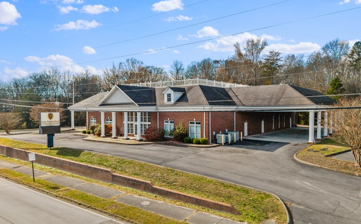 Pictures of Business for Sale, Hospitality, Office, Retail property located at 300 TN-33, Etowah, TN 37331 for sales - image #1