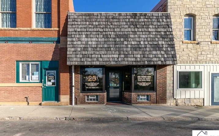 Pictures of Retail property located at 25 S Park Avenue, Le Center, MN 56057 for sales - image #1