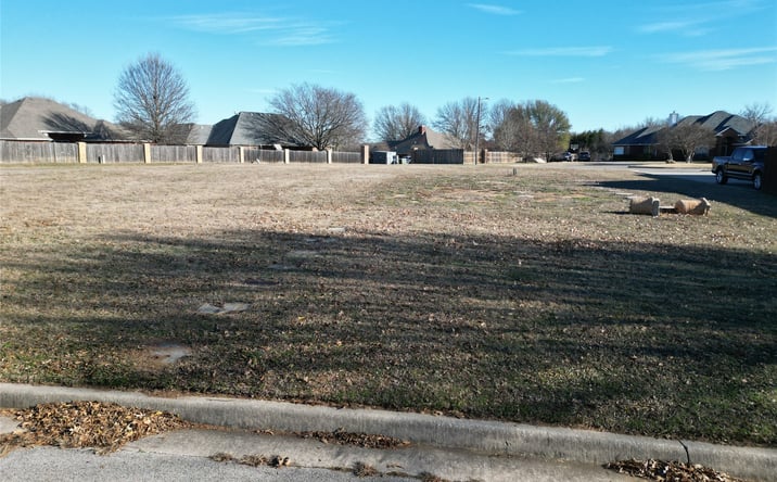 Pictures of Land, Multifamily property located at 925 Dornick Drive, Ardmore, OK 73401 for sales - image #1