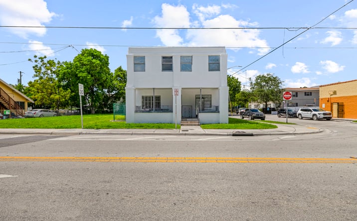 Pictures of Multifamily property located at 500 SW 8th Ave, Miami, FL 33130 for sales - image #1