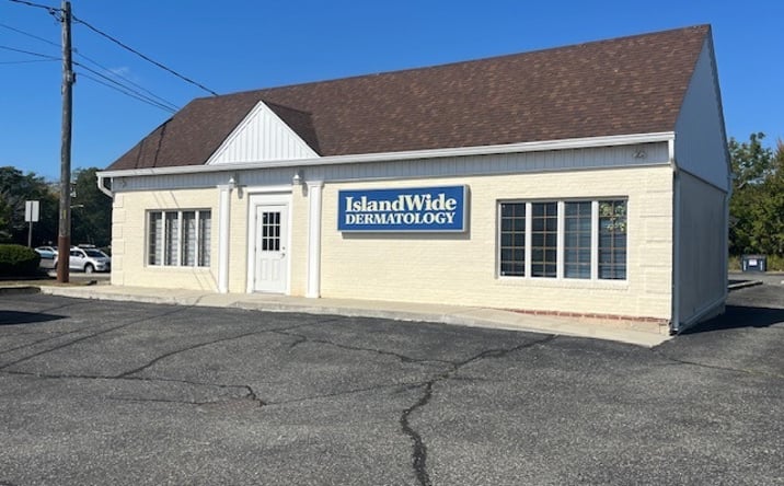 Pictures of Office, Retail property located at 1190 Old Country Rd, Riverhead, NY 11901 for sales - image #1