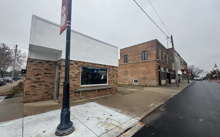Pictures of Retail property located at 126 Walnut Street, Washington, IL 61571 for sales - image #1