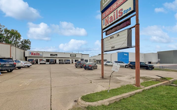 Pictures of Retail property located at 2500 Mcrae St Street, Leesville, LA 71446 for sales - image #1