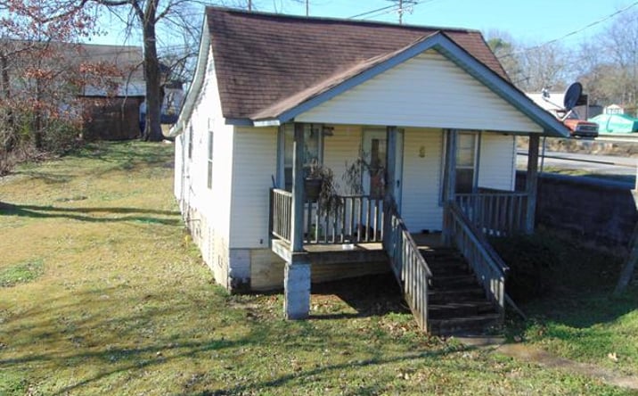 Pictures of Multifamily property located at 400 S Kirkman St, Florence, AL 35630 for sales - image #1