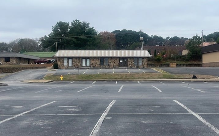 Pictures of Office property located at 239 Azalea Dr., Florence, AL 35630 for sales - image #1
