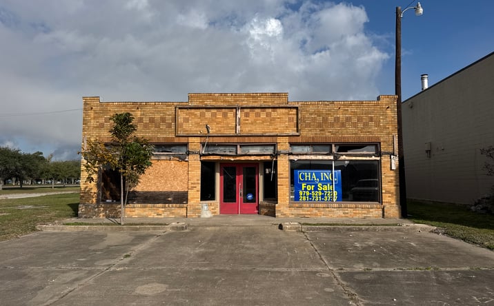 Pictures of Land, Mixed Use, Office, Retail property located at 130 W Myrtle St, Angleton, TX 77515 for sales - image #1