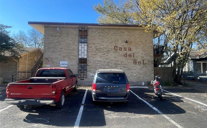 Pictures of Multifamily property located at 322 S Waco St, Weatherford, TX 76086 for sales - image #1