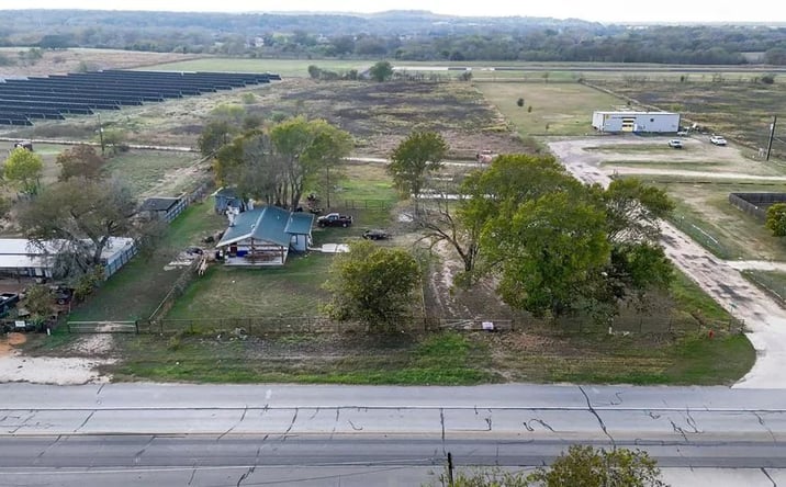 Pictures of Land property located at 655 NW Loop 230, 129195, TX 78957 for sales - image #1