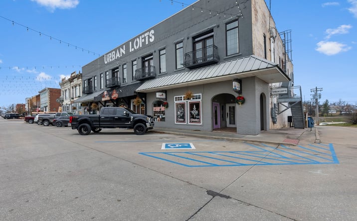 Pictures of Mixed Use, Multifamily, Office, Retail property located at 104 N Jackson St, Perryville, MO 63775 for sales - image #1