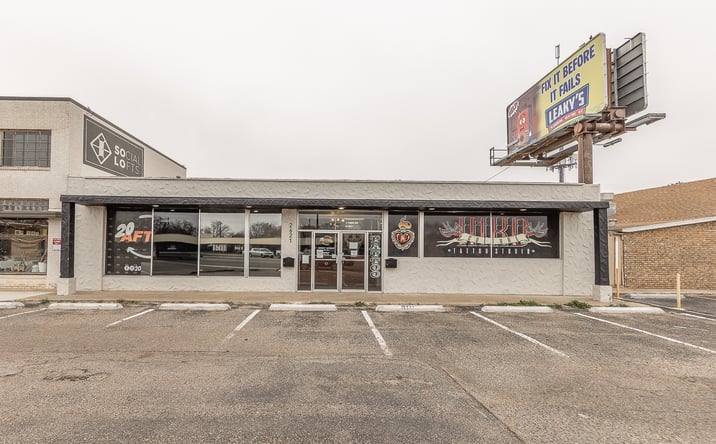 Pictures of Retail property located at 2621 34th St, Lubbock, TX 79410 for sales - image #1