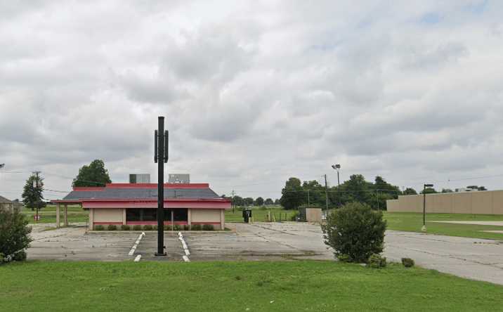Pictures of Retail property located at 1136 1st St, Kennett, MO 63857 for sales - image #1