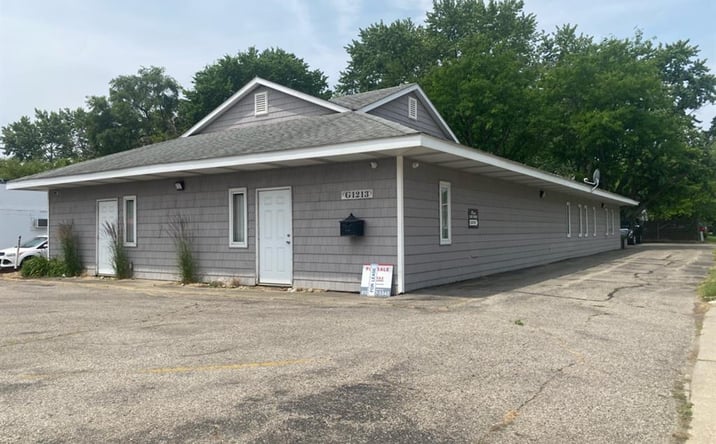 Pictures of Office property located at 1213 N BALLENGER Highway, Flint, MI 48504 for sales - image #1