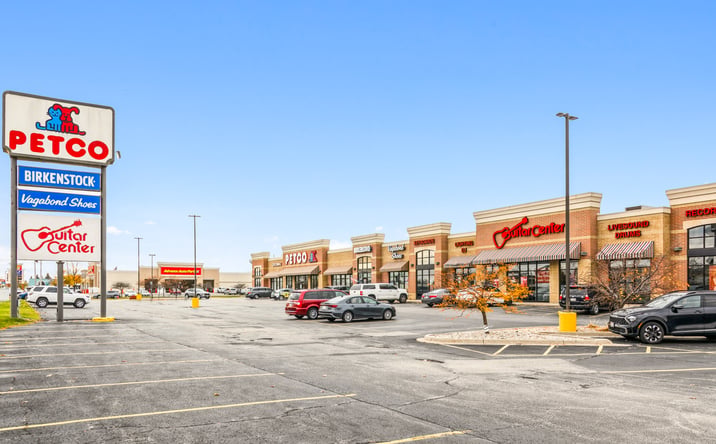 Pictures of Retail property located at 711 N Casaloma Dr, Appleton, WI 54913 for sales - image #1