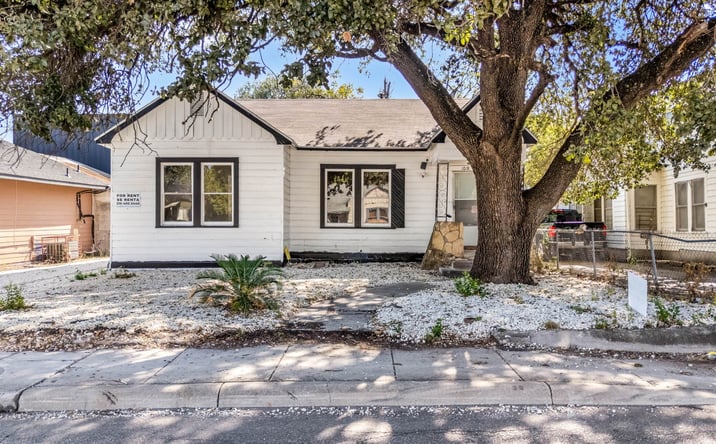 Pictures of Mixed Use, Retail property located at 1018 W Hildebrand Ave, San Antonio, TX 78201 for sales - image #1