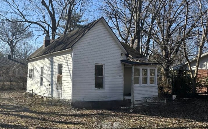 Pictures of Multifamily property located at 909 W SYCAMORE Street, Carbondale, IL 62901 for sales - image #1