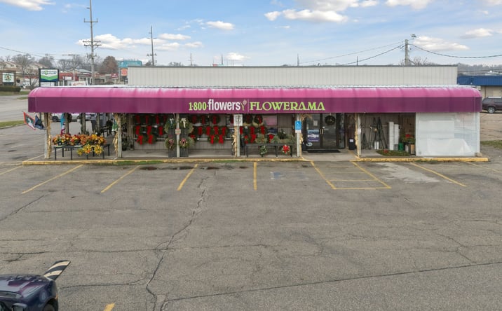 Pictures of Retail property located at 3326 Johnson Ave NW, Cedar Rapids, IA 52405 for sales - image #1