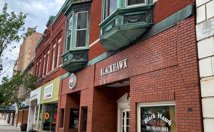 Pictures of Office, Retail property located at 1421 5TH Avenue, Moline, IL 61265 for sales - image #1