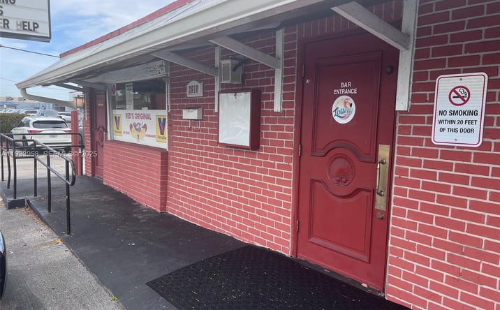 Pictures of Business for Sale, Retail property located at 2610 N Dixie Hwy, Wilton Manors, FL 33334 for sales - image #1