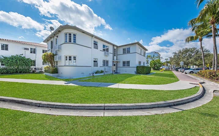 Pictures of Multifamily property located at 7124 Bay Dr, Miami Beach, FL 33141 for sales - image #1