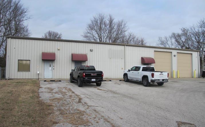 Pictures of Industrial property located at 1411 W Phelps St, Springfield, MO 65802 for sales - image #1