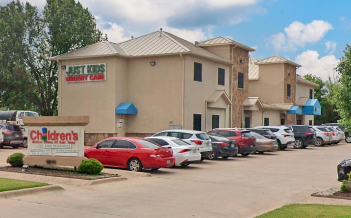 Pictures of Retail property located at 1011 W Grove St, Kaufman, TX 75142 for sales - image #1