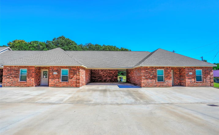 Pictures of Multifamily property located at 455 Neals Hill Rd, Gainesville, TX 76240 for sales - image #1