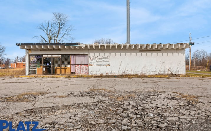 Pictures of Industrial, Retail property located at 2640 W Market St, Warren, OH 44485 for sales - image #1