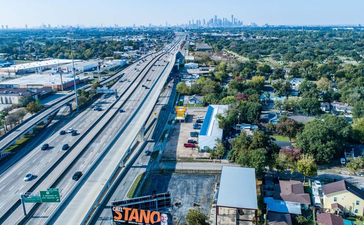 Pictures of Retail property located at 6647 Gulf Freeway, Houston, TX 77087 for sales - image #1