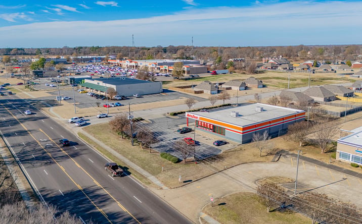 Pictures of Retail property located at 3770 Goodman Rd W, Horn Lake, MS 38637 for sales - image #1