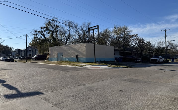 Pictures of Office, Retail property located at 2023 J B Jackson Jr Blvd, Dallas, TX 75210 for sales - image #1