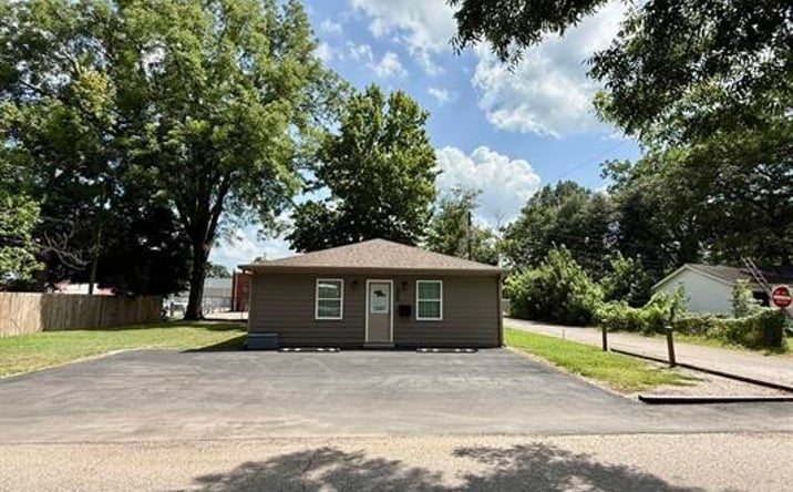 Pictures of Office, Retail property located at 107 W Latta Ln, Somerville, TN 38068 for sales - image #1