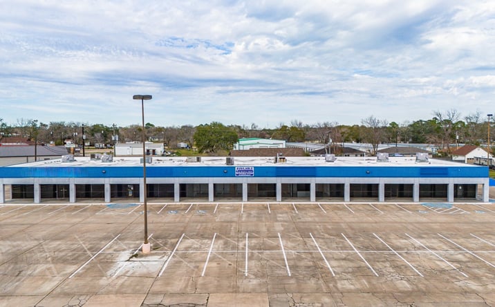 Pictures of Mixed Use, Office, Retail, Special Purpose property located at 1602 N Mechanic St, El Campo, TX 77437 for sales - image #1