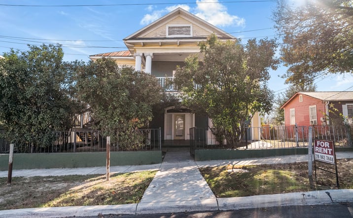 Pictures of Multifamily property located at 1110 W Ashby Pl, San Antonio, TX 78201 for sales - image #1