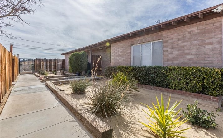 Pictures of Multifamily property located at 15521 4th, Victorville, CA 92395 for sales - image #1