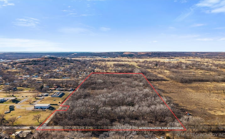 Pictures of Land property located at 400 NW Cass Avenue, Bartlesville, OK 74003 for sales - image #1