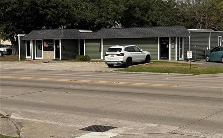 Pictures of Office property located at 1440 W McNeese Street, Lake Charles, LA 70605 for sales - image #1