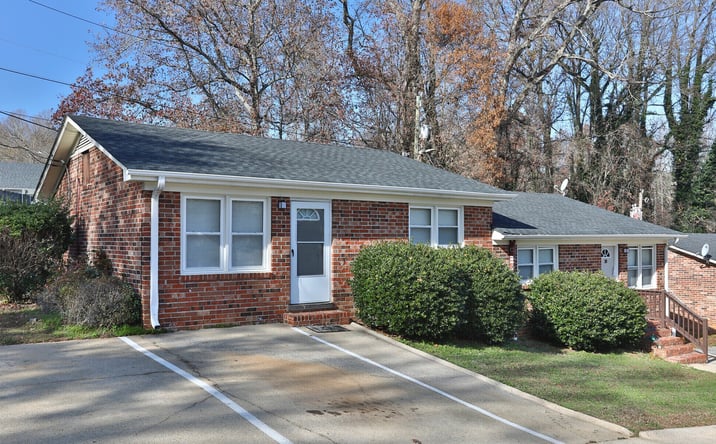 image of property at 2015 OLD MOUNTAIN CREEK RD Greenville SC 29609-6008